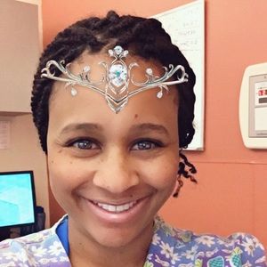 Meet your Posher, Akilah